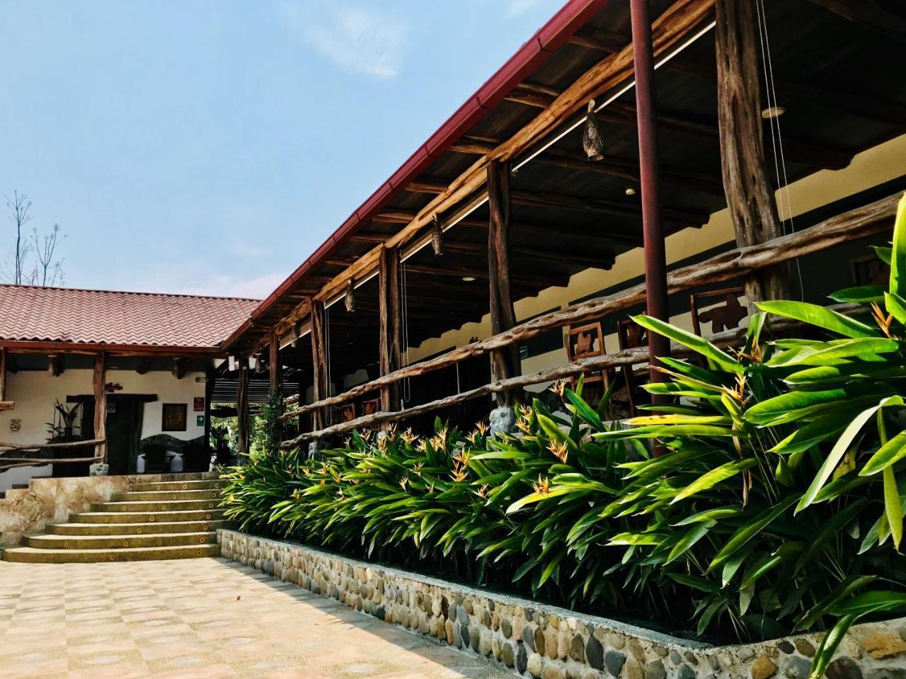 Hosteria Tierra Dorada Yantzaza Exterior photo
