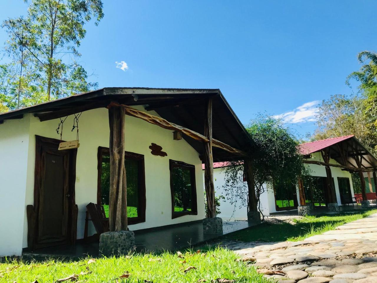 Hosteria Tierra Dorada Yantzaza Exterior photo